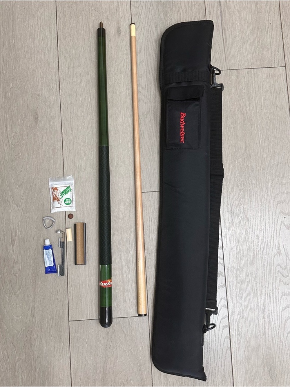 Vtg Budweiser Black Green Two Piece Pool Cue Set W/Case 58” 21oz Man Cave EUC